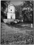 837713 Gezicht op de graftombe van de familie Van Nellesteyn (Burg. van den Boschlaan) te Leersum